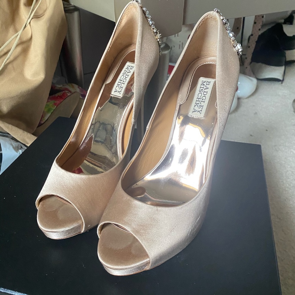 Badgely Mischka Peep Toe Heels